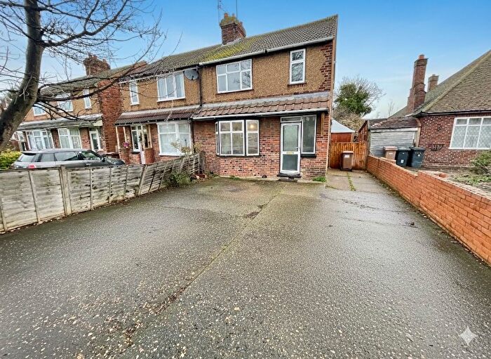 3 Bedroom Semi-Detached House To Rent In Toddington Road, Luton, Bedfordshire, LU4