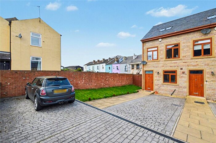 3 Bedroom End Of Terrace House For Sale In Barraclough Yard, Rothwell, Leeds, West Yorkshire, LS26