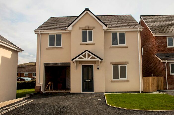 4 Bedroom Detached House For Sale In Cysgod Y Gyrn, Powys, Llansilin, SY10