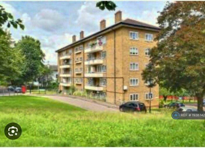 2 Bedroom Flat To Rent In Blackheath, London, SE3