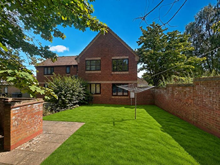 1 Bedroom Flat For Sale In Honeysuckle Way, Bury St Edmunds, IP32
