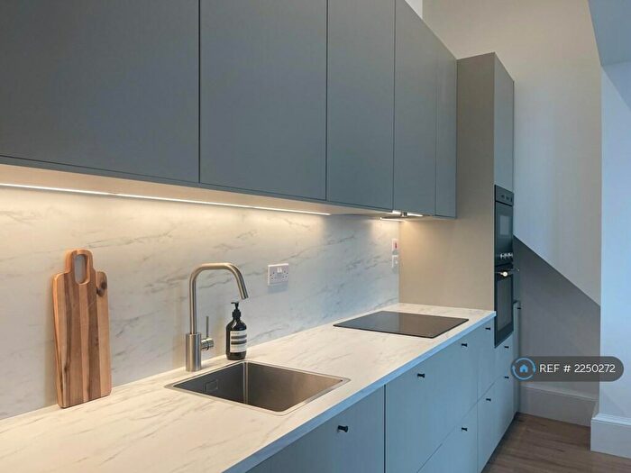 2 Bedroom Flat To Rent In Woodburn Place, Edinburgh, EH10