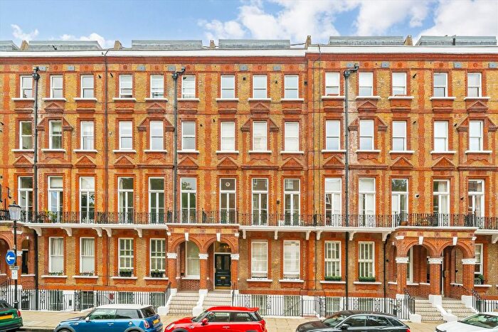 2 Bedroom Flat For Sale In Nevern Square, Earl's Court, SW5