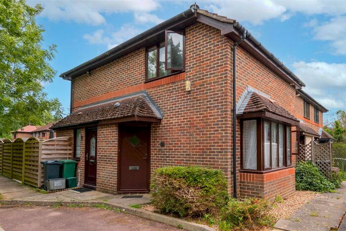 1 Bedroom Semi Detached House For Sale In Woodlands, Copse Lane, Horley, RH6