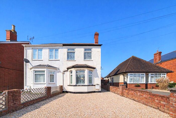 3 Bedroom Semi Detached House For Sale In Whitley Wood Lane, Reading, Berkshire, RG2
