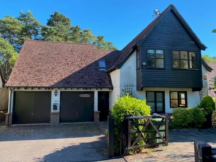 4 Bedroom Detached House To Rent In Camberley, Surrey, GU15