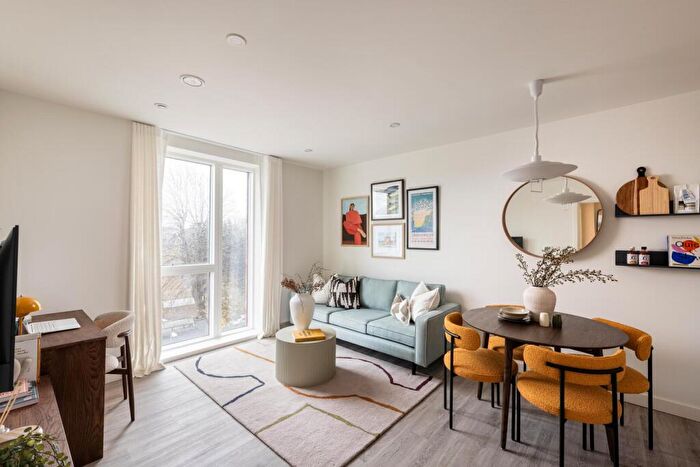 1 Bedroom Apartment For Sale In Station Approach, London, N12