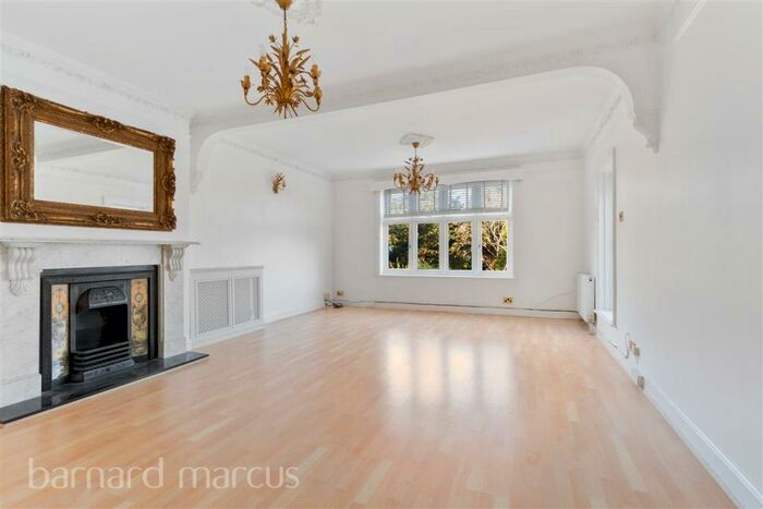 3 Bedroom Apartment To Rent In Madrid Road, London, SW13