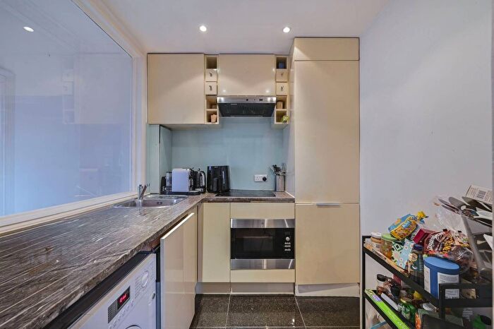 2 Bedroom Flat To Rent In Albert Hall Mansions, Knightsbridge, London, SW7