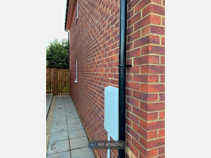 3 Bedroom Semi-Detached House To Rent In Lancaster Gardens, Doncaster, DN11