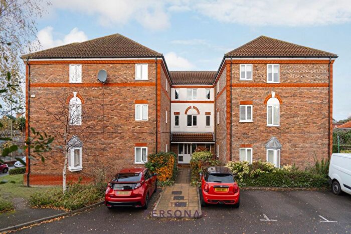 1 Bedroom Flat To Rent In Rembrandt Court, Epsom, KT19