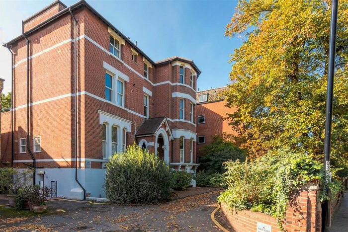 1 Bedroom Flat To Rent In Listergate, Upper Richmond Road, Putney, SW15