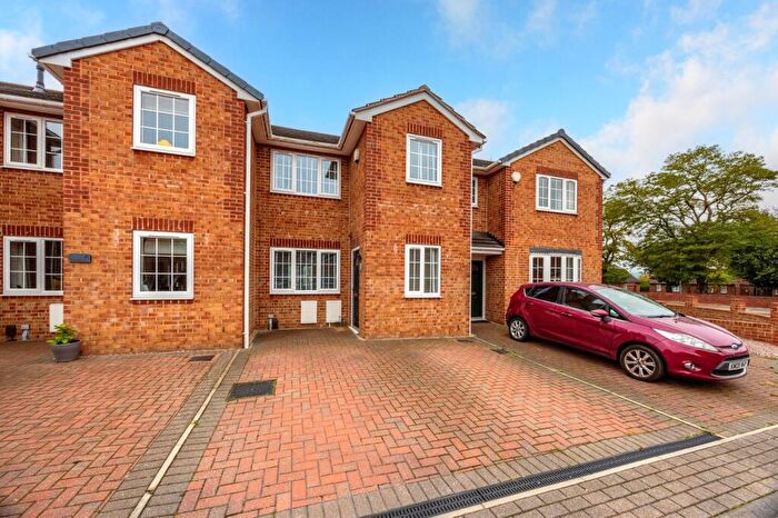3 Bedroom Town House For Sale In Carrwood Grove, Worsbrough, Barnsley, S70