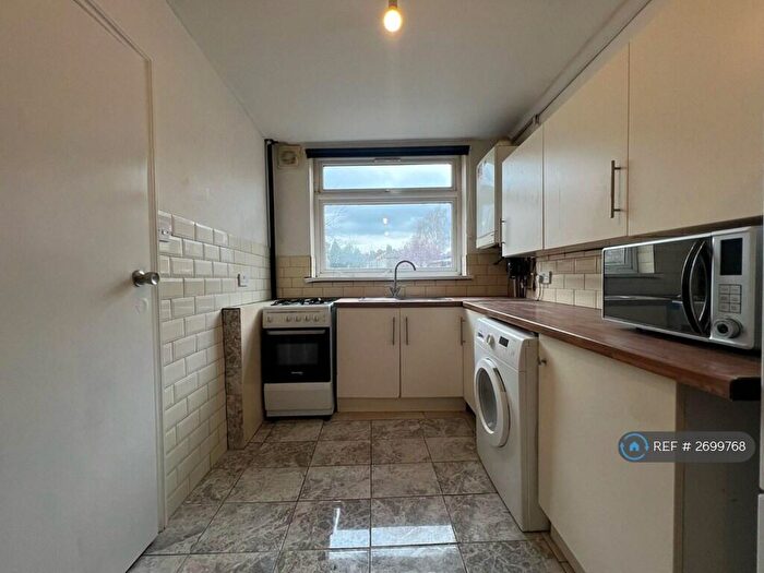 3 Bedroom Flat To Rent In St. Mary Road, London, E17