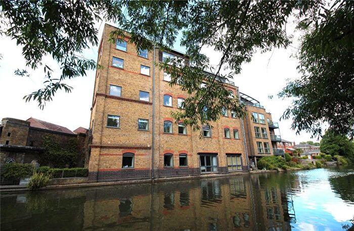 2 Bedroom Flat To Rent In Lower Kings Road, Berkhamsted, HP4