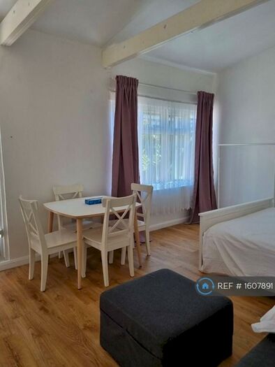 Studio To Rent In Elsrick Avenue, Morden, SM4
