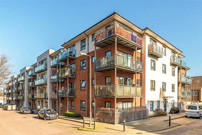 1 Bedroom Flat For Sale In Oakwood Close, Hither Green, SE13