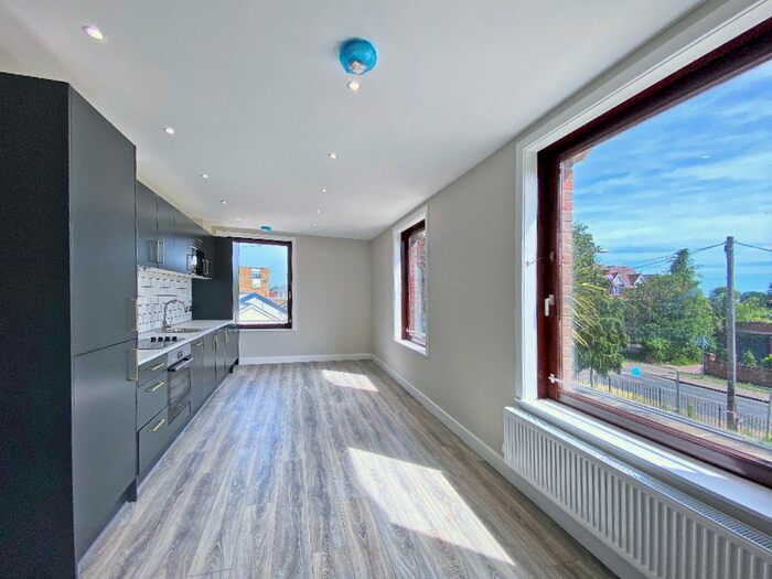 3 Bedroom Flat To Rent In Stratfield House, Station Road, Hook, RG27