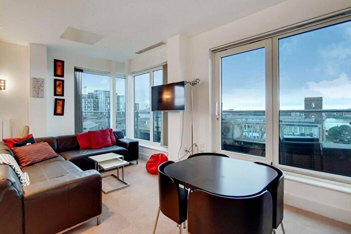 3 Bedroom Flat To Rent In Cadogan Road, Woolwich, London, SE18