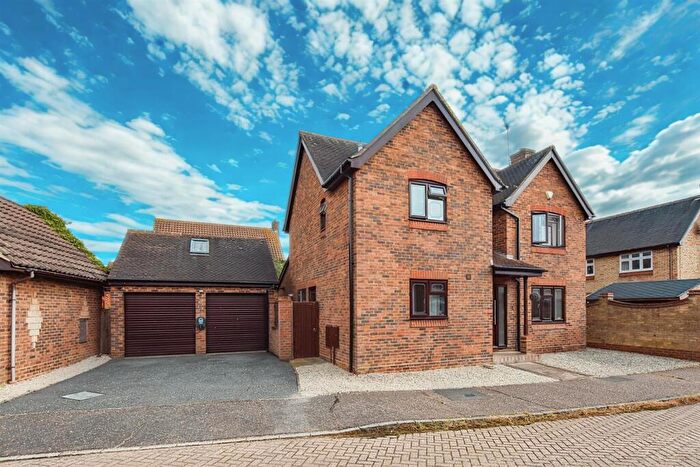 4 Bedroom Detached House For Sale In Gladden Fields, South Woodham Ferrers, CM3