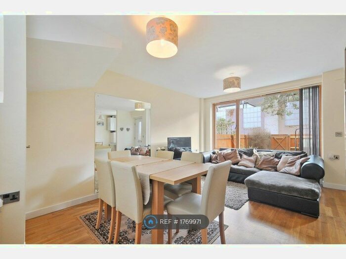 2 Bedroom Terraced House To Rent In Brunel Mews, London, W10