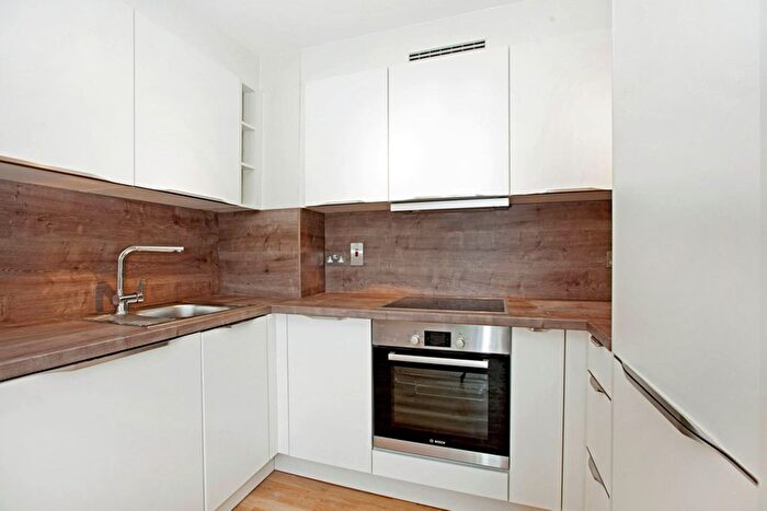 1 Bedroom Flat To Rent In Bushey Grove Road, Bushey, WD23