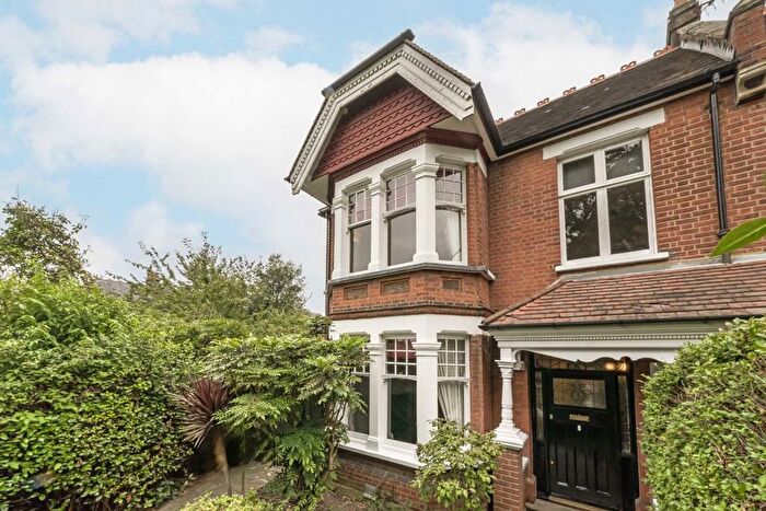 5 Bedroom Flat To Rent In Stanway Gardens, London, W3