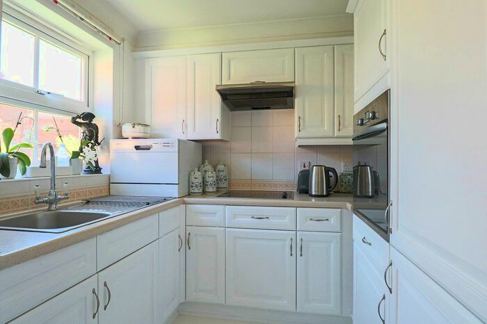 2 Bedroom Flat To Rent In Horn Lane, London, W3