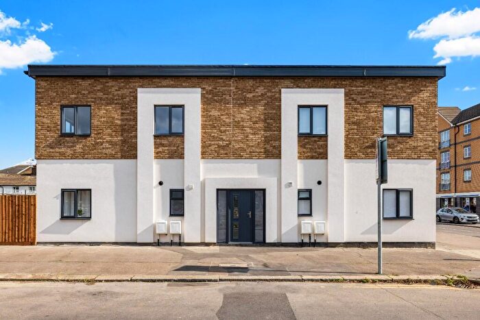 2 Bedroom Terraced House For Sale In Calcutta Road, Tilbury, Essex, RM18