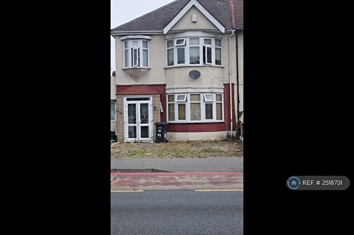 4 Bedroom Semi-Detached House To Rent In Eastern Avenue, Ilford, IG2