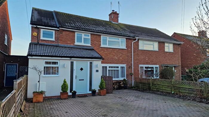 3 Bedroom Semi-Detached House For Sale In Oak Road, Tiddington, Stratford-Upon-Avon, CV37