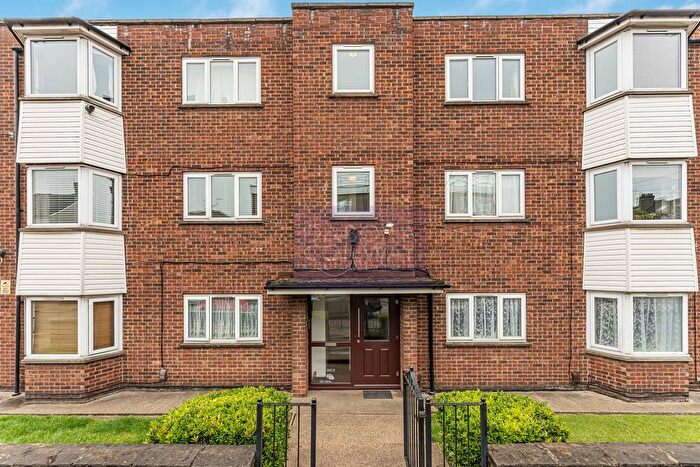 2 Bedroom Flat For Sale In Victoria Road, South Woodford, E18