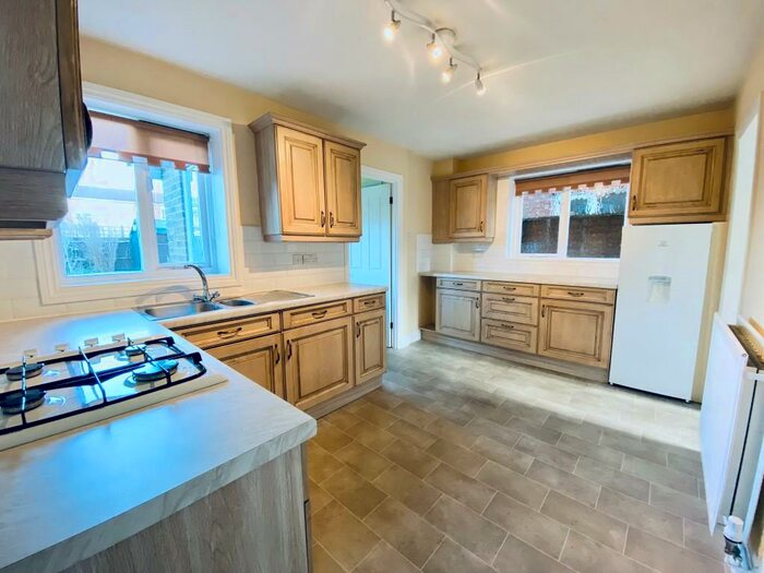 5 Bedroom Detached House To Rent In Dairyglen Avenue, Waltham Cross, Hertfordshire, EN8