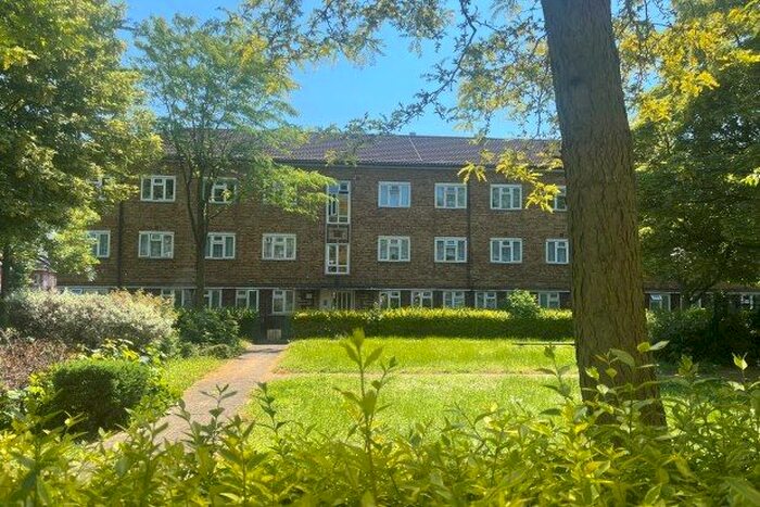 3 Bedroom Flat To Rent In Vincent Square, London, N22