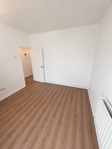 3 Bedroom Flat To Rent In Dod Street, London, E14