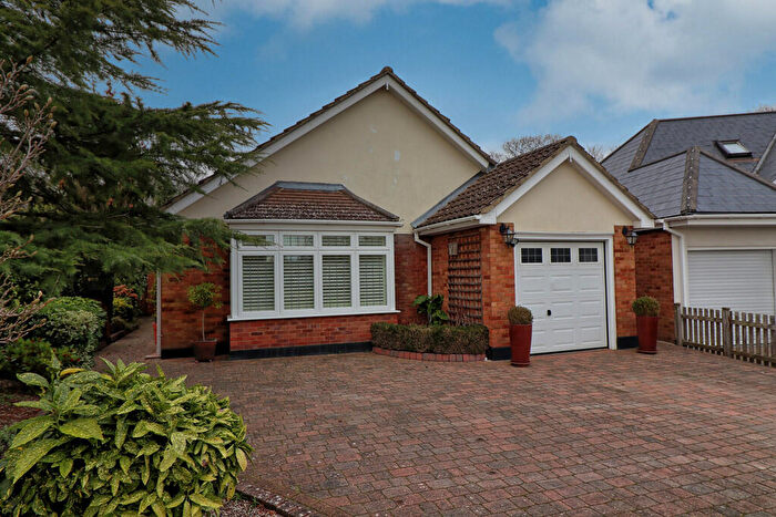 2 Bedroom Detached Bungalow For Sale In Woodlands Close, SS7