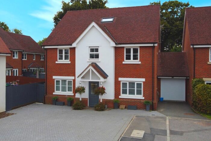 6 Bedroom Detached House For Sale In Wheatsheaf Close, Sindlesham, Wokingham, Berkshire, RG41