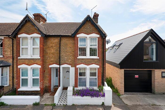4 Bedroom End Of Terrace House For Sale In Warwick Road, Whitstable, CT5