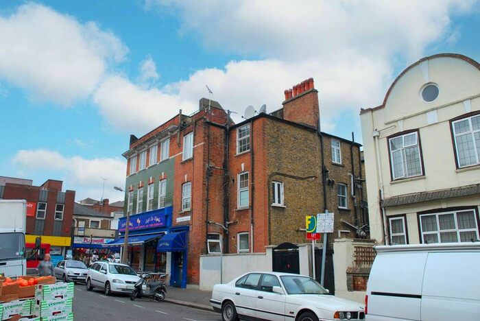 4 Bedroom Flat To Rent In North End Road, Fulham, London, SW6