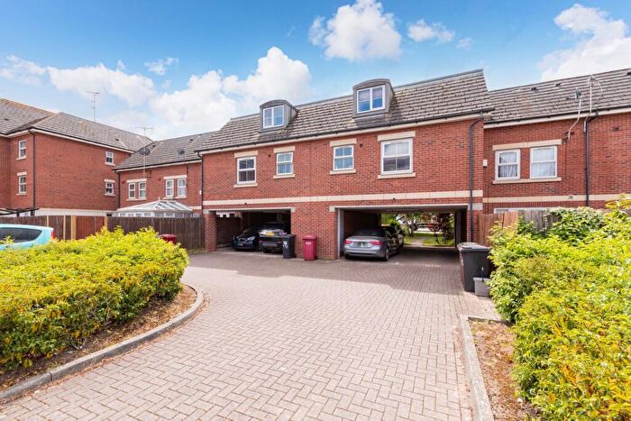 2 Bedroom Duplex For Sale In London Road, Langley, SL3