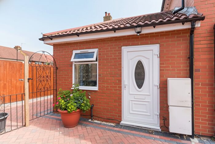 Studio To Rent In Olive Road, London, W5