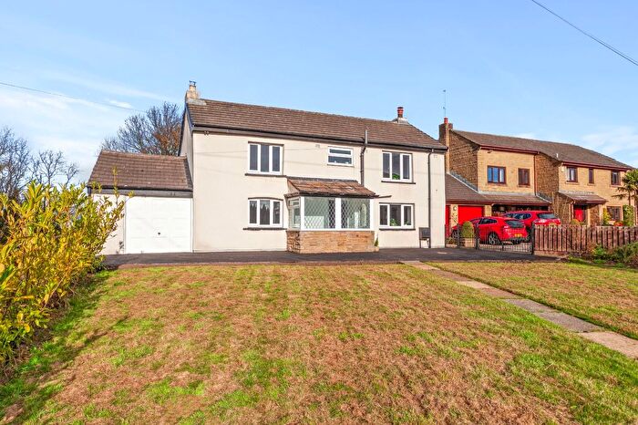 3 Bedroom Detached House To Rent In Burnt Side Road, Leeds, West Yorkshire, LS12