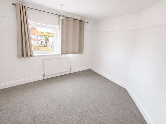 1 Bedroom Flat To Rent In Washington Road, Worcester Park, KT4