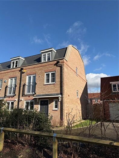 3 Bedroom Semi-Detached House To Rent In Elizabeth Park, Hersham, KT12