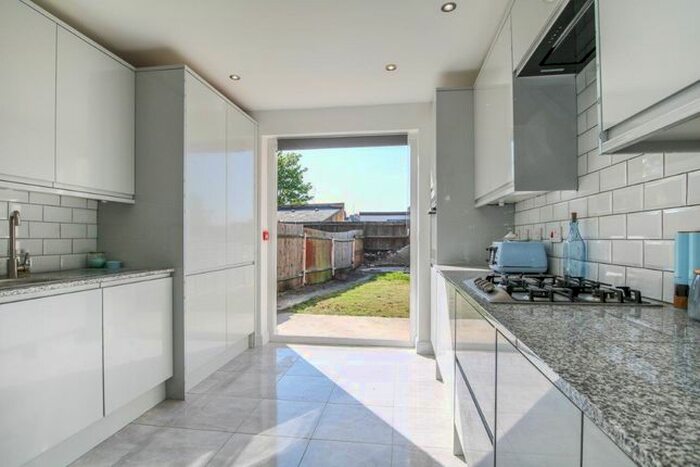 4 Bedroom Terraced House To Rent In Barry Road, London, SE22