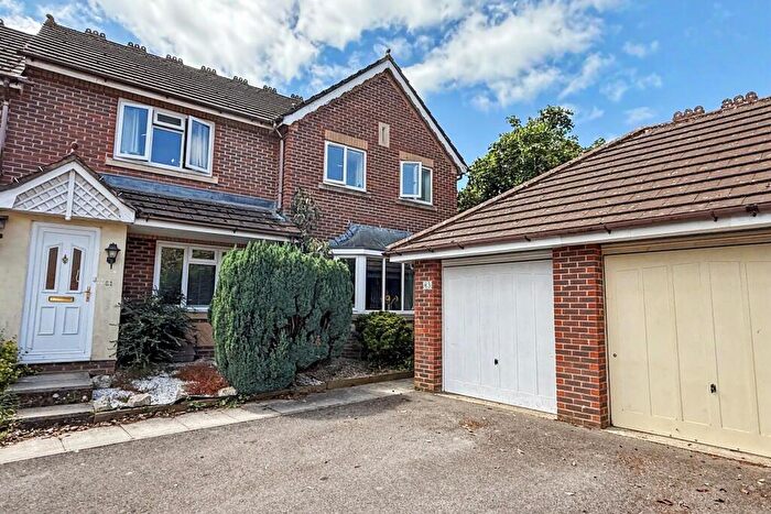 3 Bedroom End Of Terrace House For Sale In Bishopdown Farm, SP1