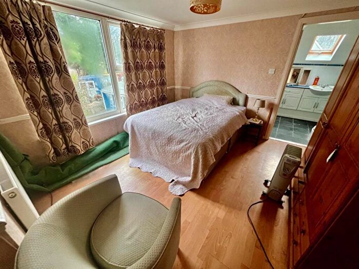 5 Bedroom Detached House For Sale In Ringwood Road, Ferndown, BH22
