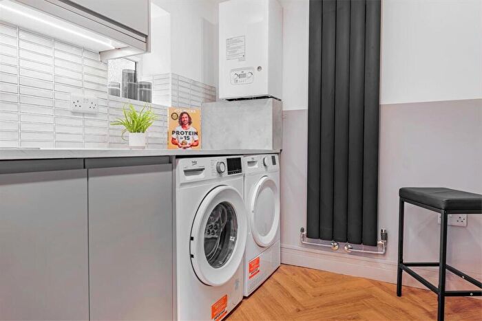 Studio To Rent In Colwick Road, Nottingham, NG2