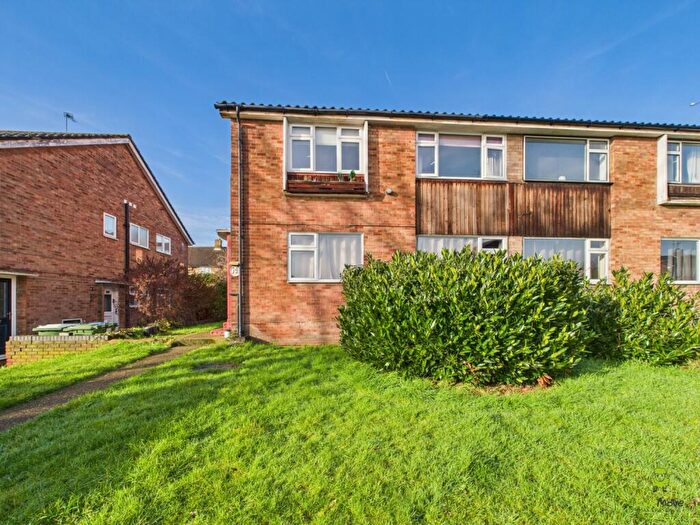 2 Bedroom Maisonette For Sale In Ranworth Close, Erith, Kent, DA8