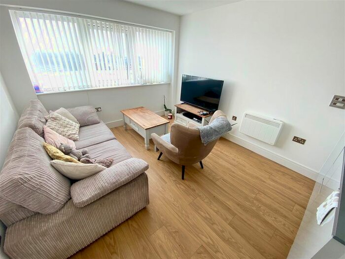 1 Bedroom Flat To Rent In Arrowhead House, Laporte Way, Luton, LU4